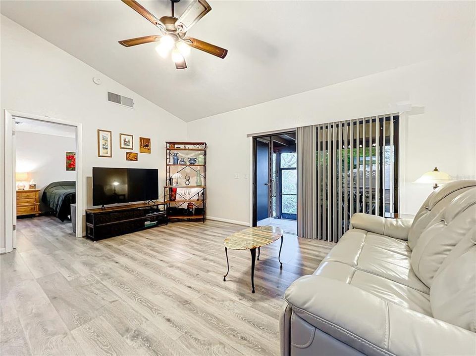 Active With Contract: $349,900 (3 beds, 2 baths, 1322 Square Feet)