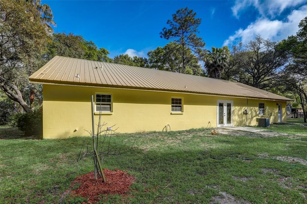 Recently Sold: $375,000 (4 beds, 2 baths, 2240 Square Feet)