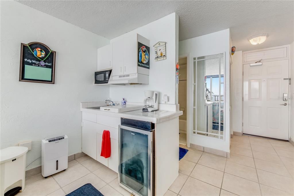 For Sale: $200,000 (1 beds, 1 baths, 385 Square Feet)