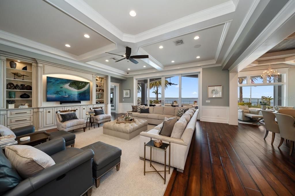 Recently Sold: $5,999,999 (3 beds, 4 baths, 5065 Square Feet)