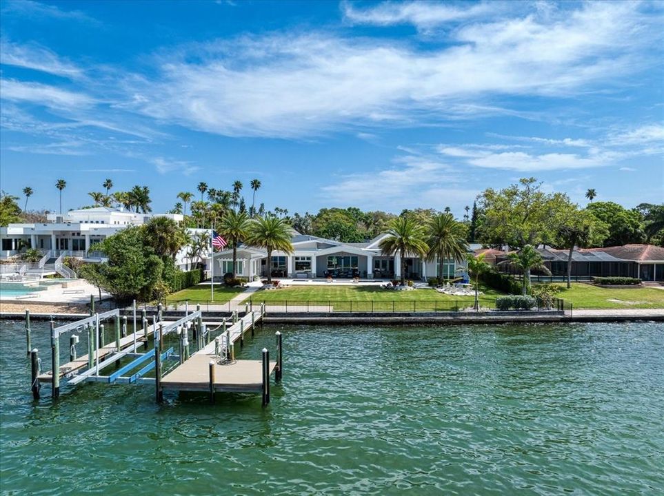 Recently Sold: $5,999,999 (3 beds, 4 baths, 5065 Square Feet)