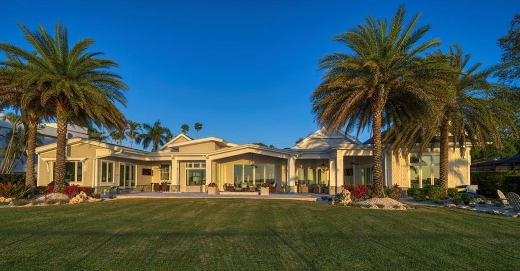 Recently Sold: $5,999,999 (3 beds, 4 baths, 5065 Square Feet)