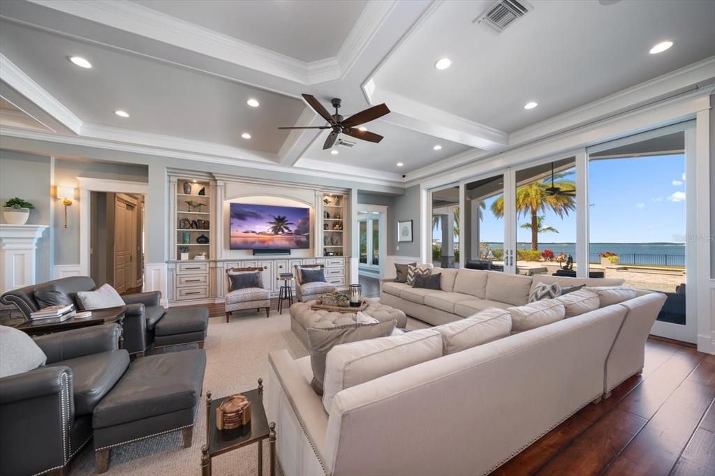 Recently Sold: $5,999,999 (3 beds, 4 baths, 5065 Square Feet)