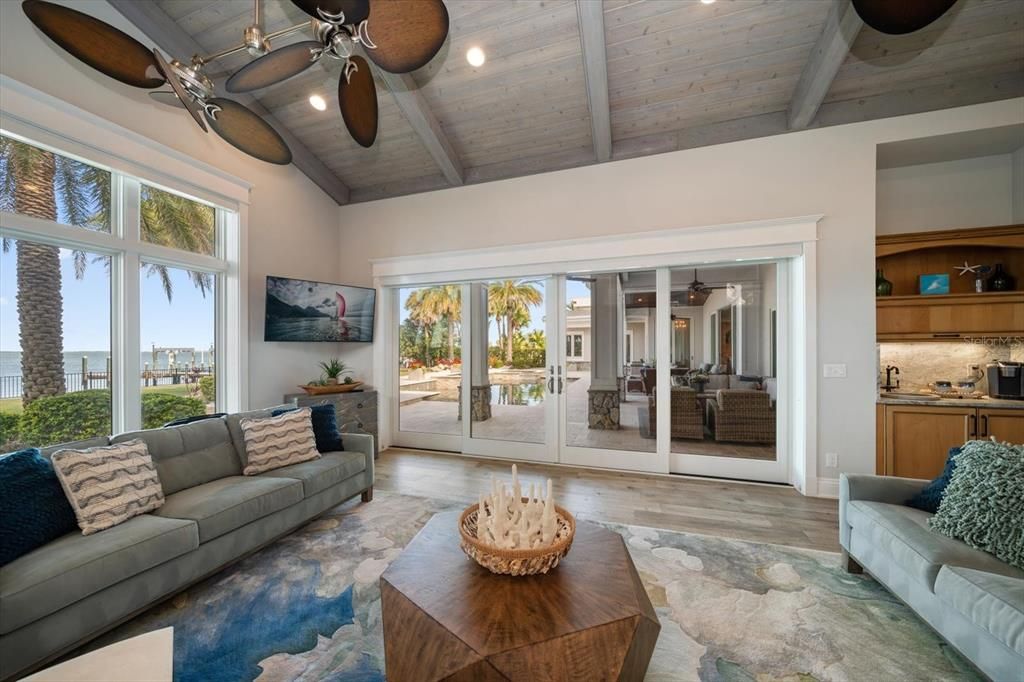 Recently Sold: $5,999,999 (3 beds, 4 baths, 5065 Square Feet)