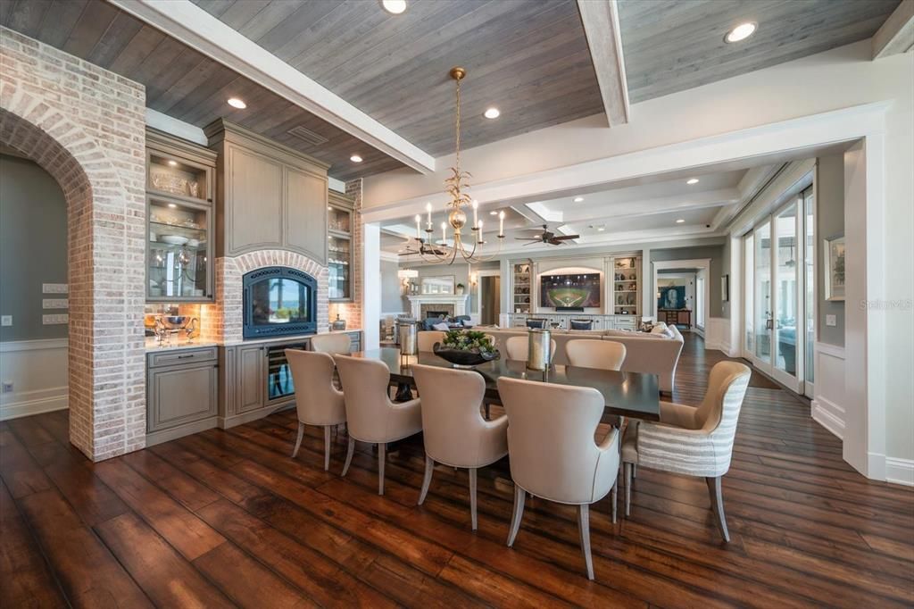 Recently Sold: $5,999,999 (3 beds, 4 baths, 5065 Square Feet)