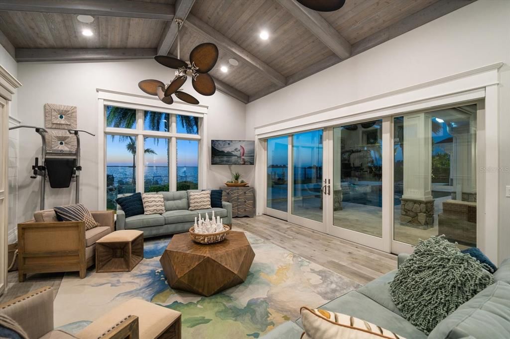 Recently Sold: $5,999,999 (3 beds, 4 baths, 5065 Square Feet)