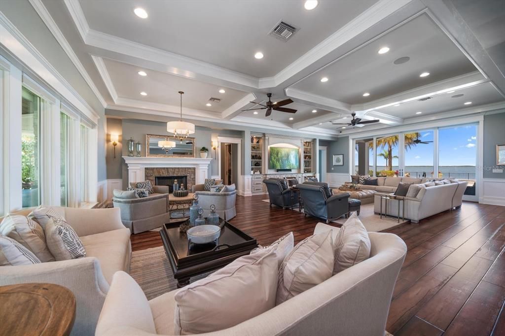 Recently Sold: $5,999,999 (3 beds, 4 baths, 5065 Square Feet)