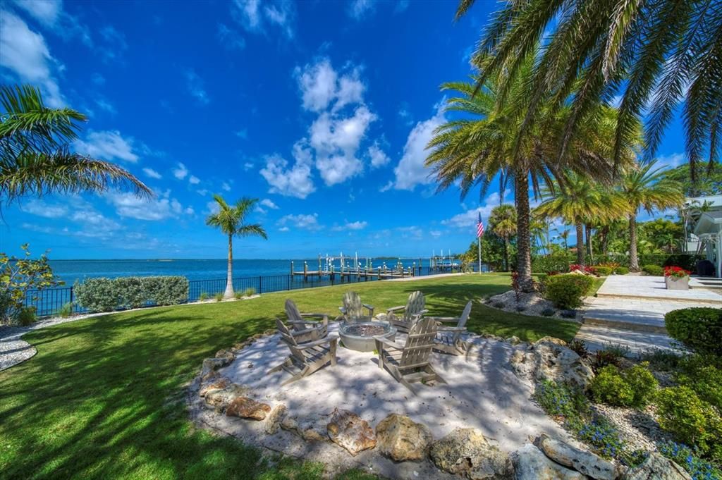 Recently Sold: $5,999,999 (3 beds, 4 baths, 5065 Square Feet)