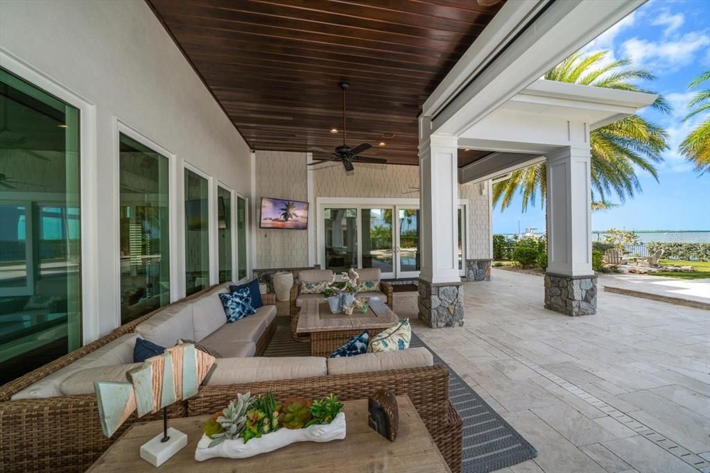 Recently Sold: $5,999,999 (3 beds, 4 baths, 5065 Square Feet)