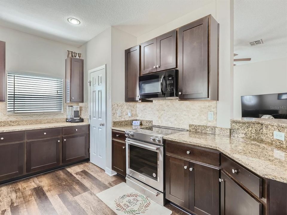 Recently Sold: $475,000 (3 beds, 2 baths, 1764 Square Feet)