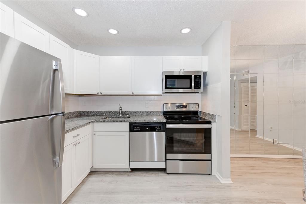 Active With Contract: $1,550 (1 beds, 2 baths, 825 Square Feet)