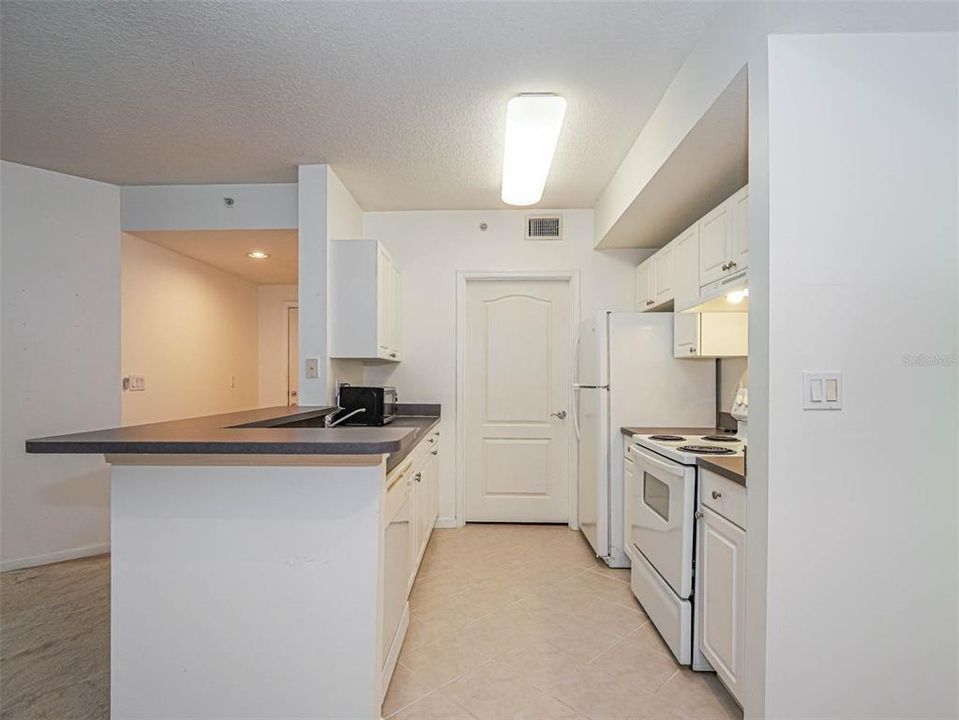 For Sale: $199,900 (2 beds, 2 baths, 994 Square Feet)