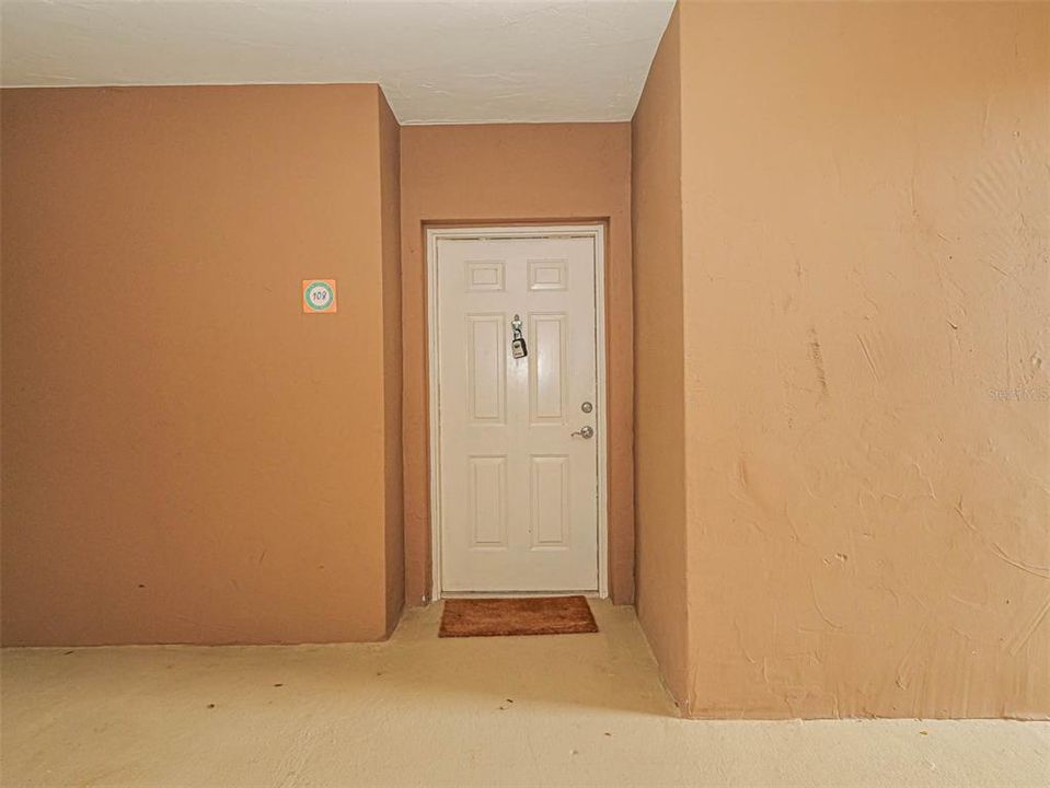 For Sale: $199,900 (2 beds, 2 baths, 994 Square Feet)