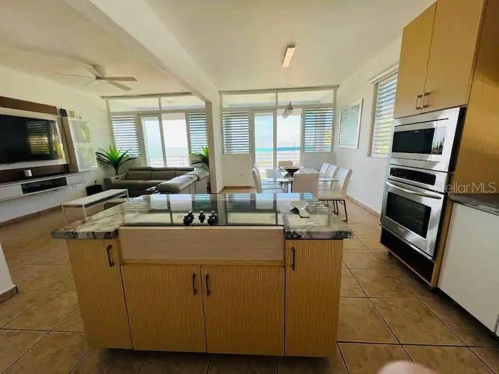 En Venta: $2,600,000 (6 camas, 7 baños, 5400 Pies cuadrados)