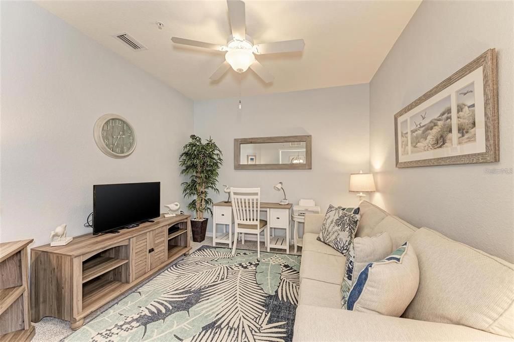 Active With Contract: $3,000 (2 beds, 2 baths, 1286 Square Feet)