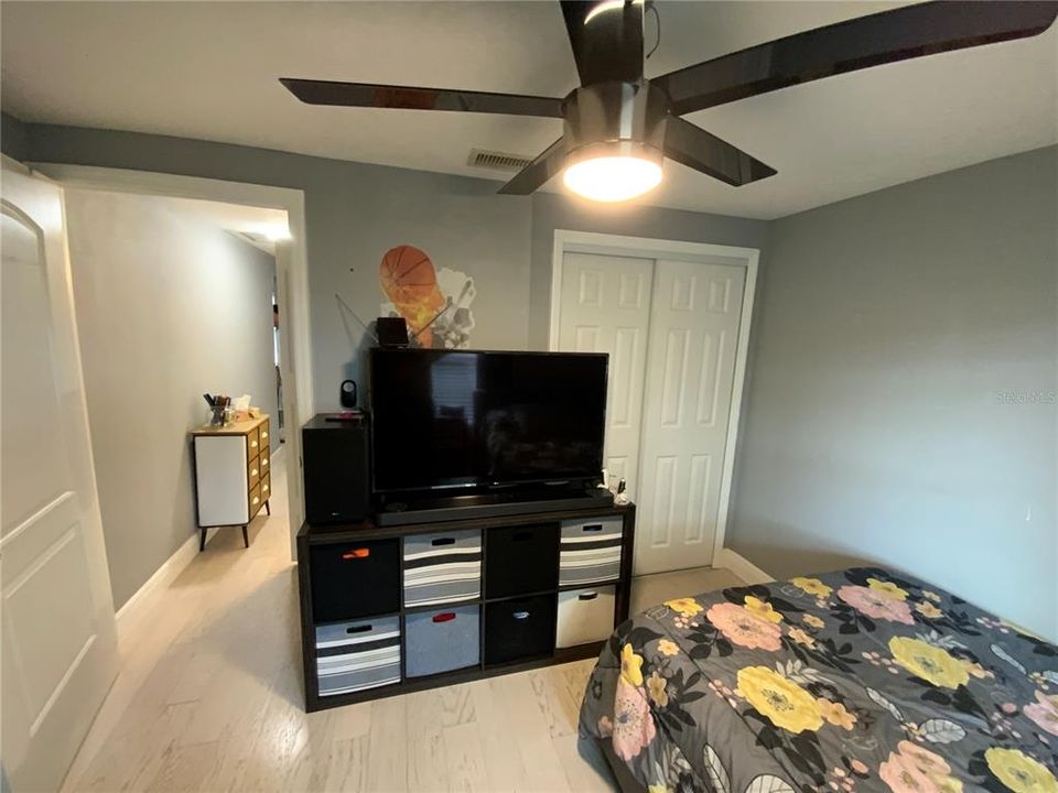 Active With Contract: $250,000 (2 beds, 2 baths, 768 Square Feet)