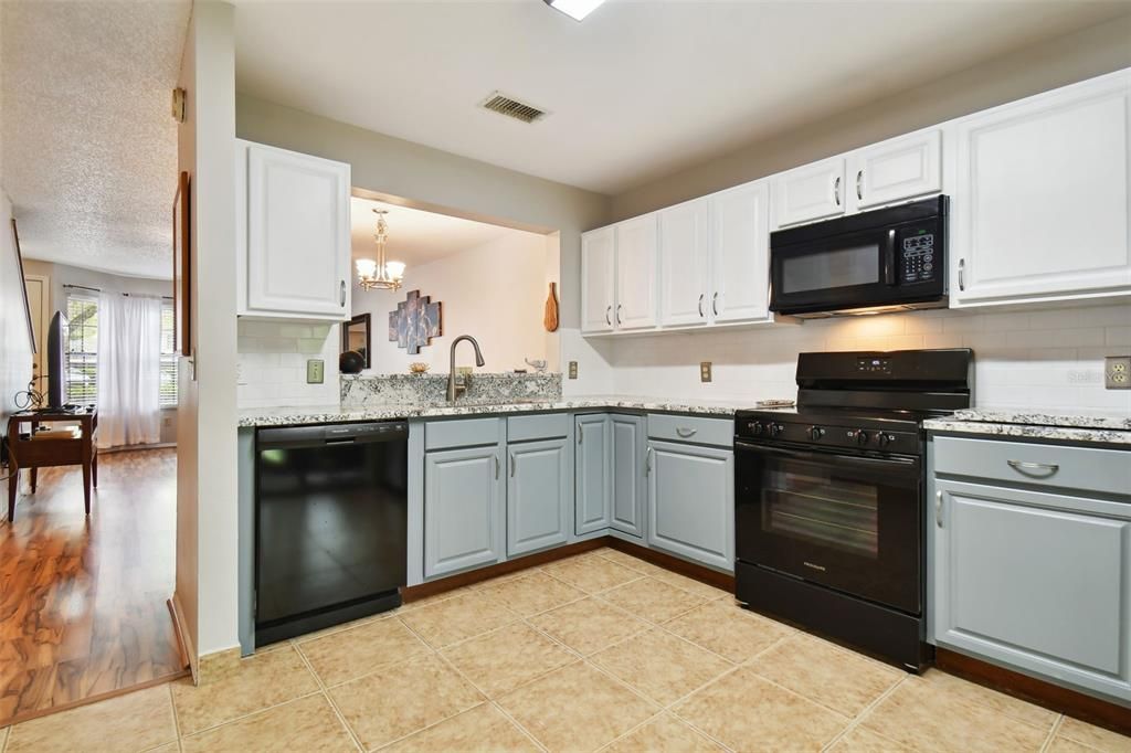 Active With Contract: $244,900 (2 beds, 2 baths, 1185 Square Feet)