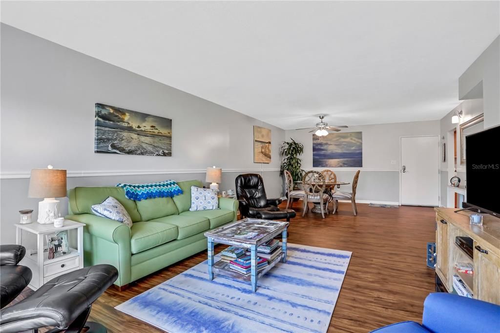 For Sale: $499,900 (2 beds, 2 baths, 1200 Square Feet)