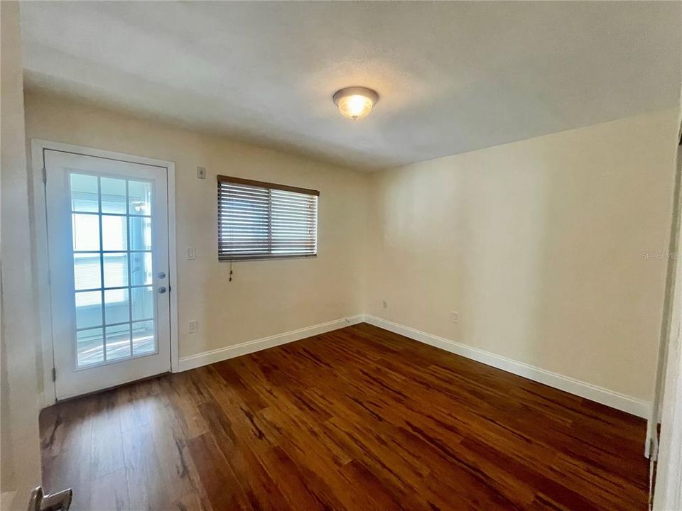 Active With Contract: $1,450 (2 beds, 1 baths, 874 Square Feet)