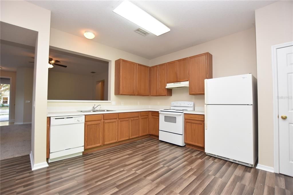 Active With Contract: $1,800 (3 beds, 2 baths, 1716 Square Feet)