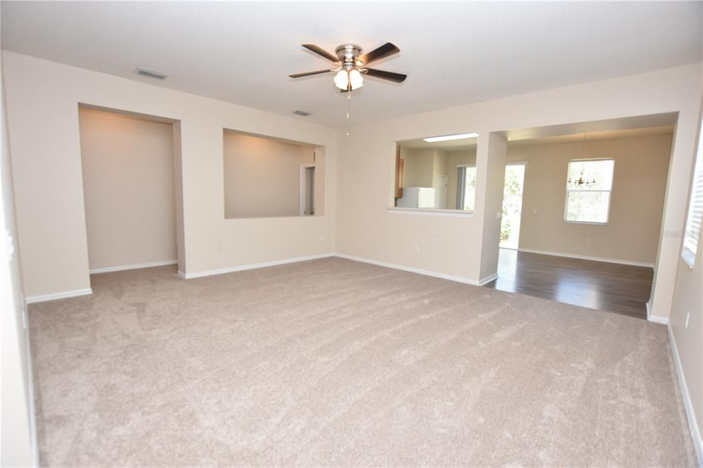 Active With Contract: $1,800 (3 beds, 2 baths, 1716 Square Feet)