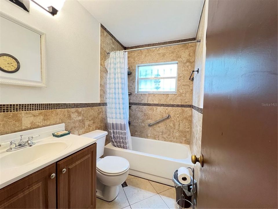 For Sale: $290,000 (3 beds, 1 baths, 1056 Square Feet)