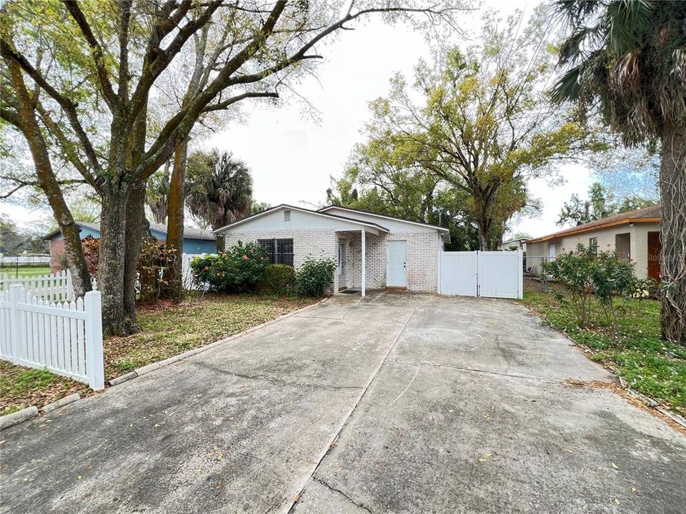 For Sale: $290,000 (3 beds, 1 baths, 1056 Square Feet)