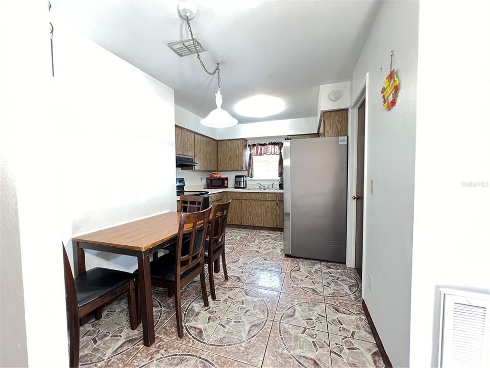 For Sale: $290,000 (3 beds, 1 baths, 1056 Square Feet)