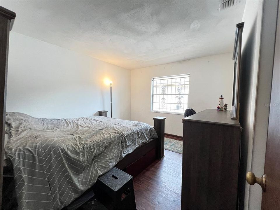 For Sale: $290,000 (3 beds, 1 baths, 1056 Square Feet)