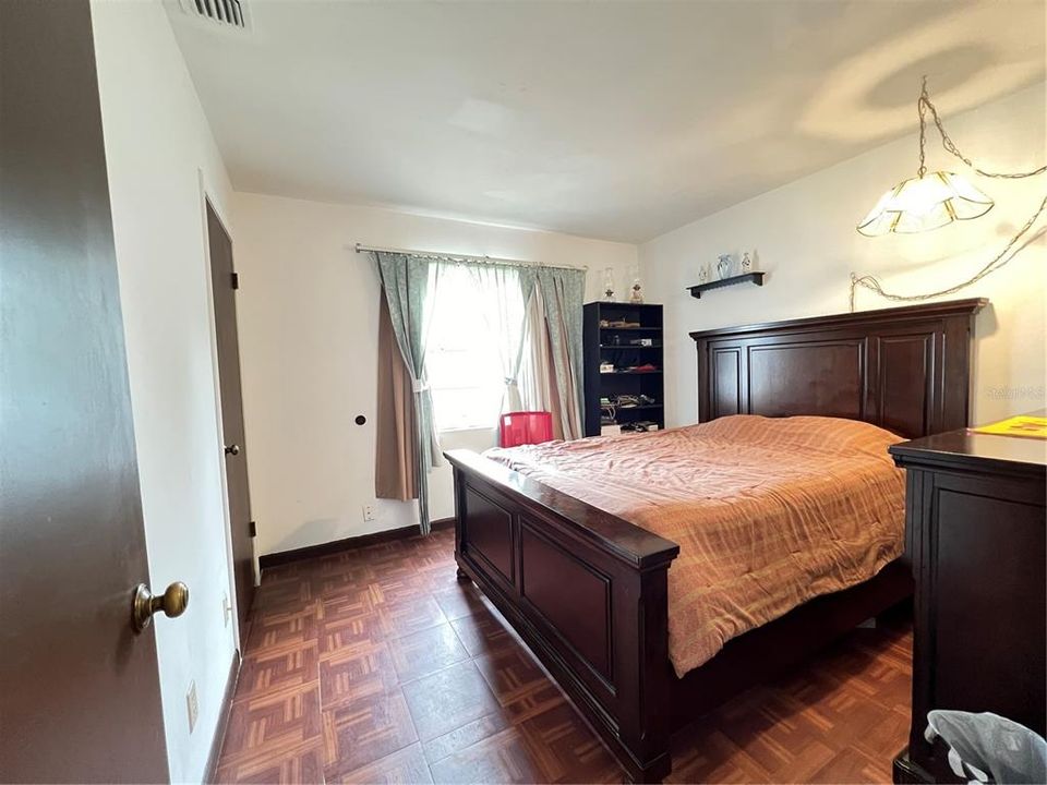 For Sale: $290,000 (3 beds, 1 baths, 1056 Square Feet)