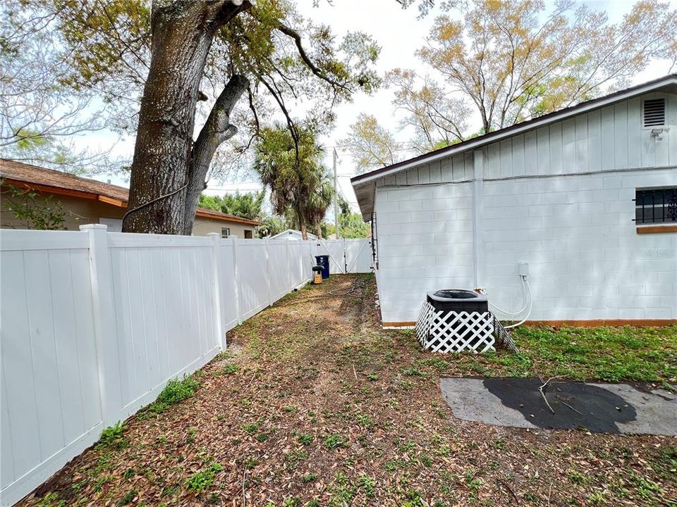 For Sale: $290,000 (3 beds, 1 baths, 1056 Square Feet)