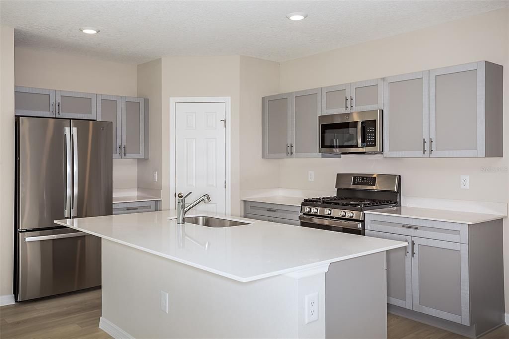 Active With Contract: $342,990 (4 beds, 2 baths, 2039 Square Feet)