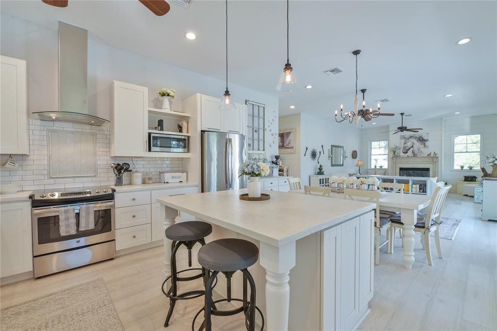 Recently Sold: $1,299,000 (3 beds, 2 baths, 1845 Square Feet)