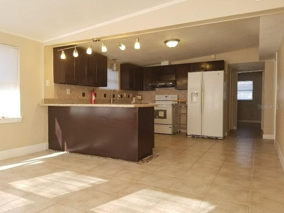 En Venta: $300,000 (3 camas, 2 baños, 1319 Pies cuadrados)