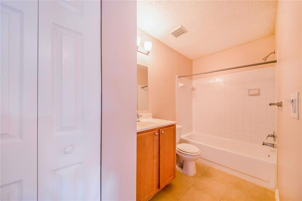For Sale: $199,990 (2 beds, 2 baths, 916 Square Feet)