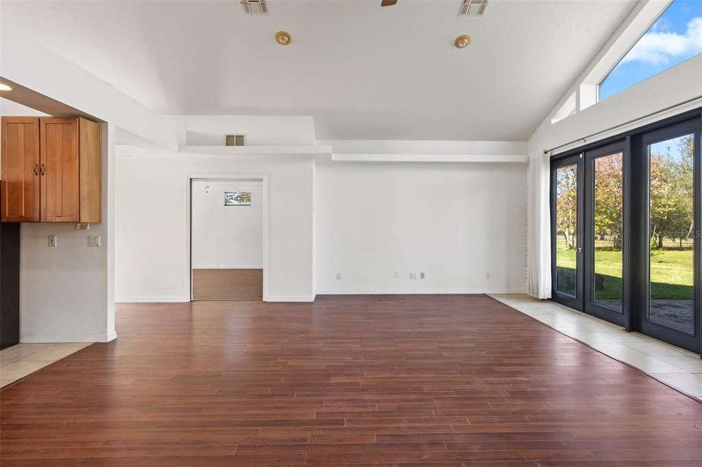Recently Sold: $560,000 (2 beds, 2 baths, 1500 Square Feet)