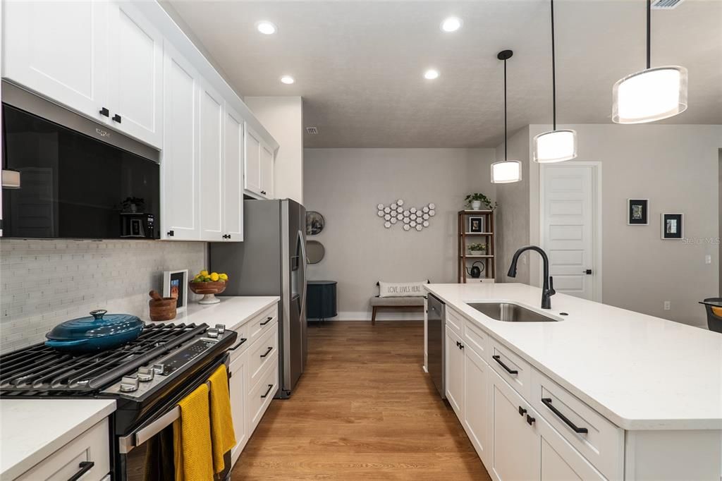 Active With Contract: $499,000 (3 beds, 2 baths, 2162 Square Feet)