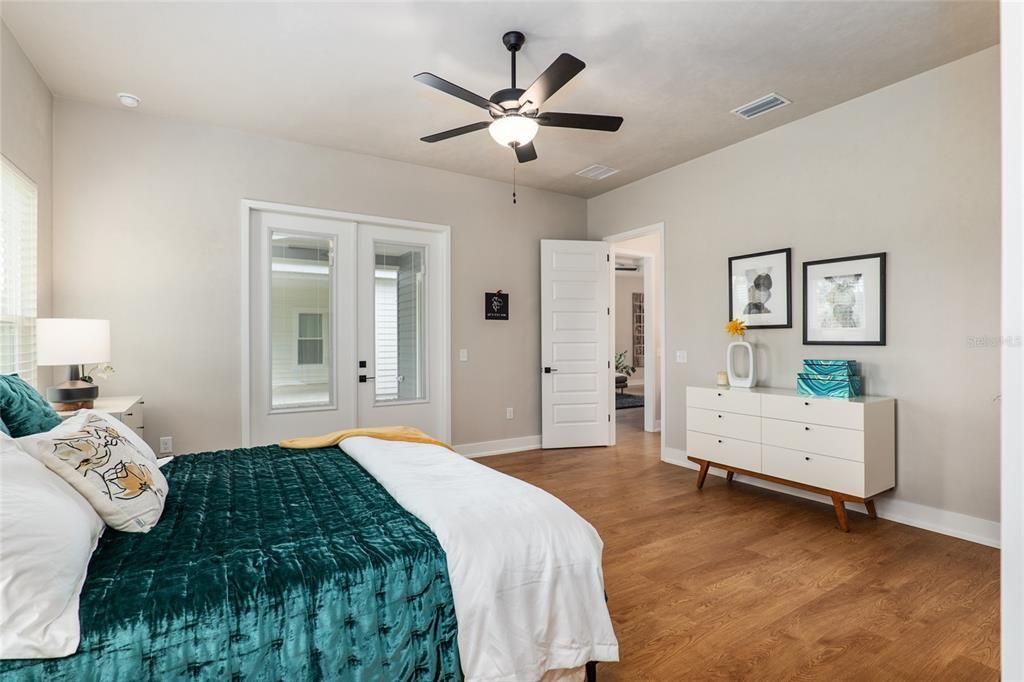 Active With Contract: $499,000 (3 beds, 2 baths, 2162 Square Feet)