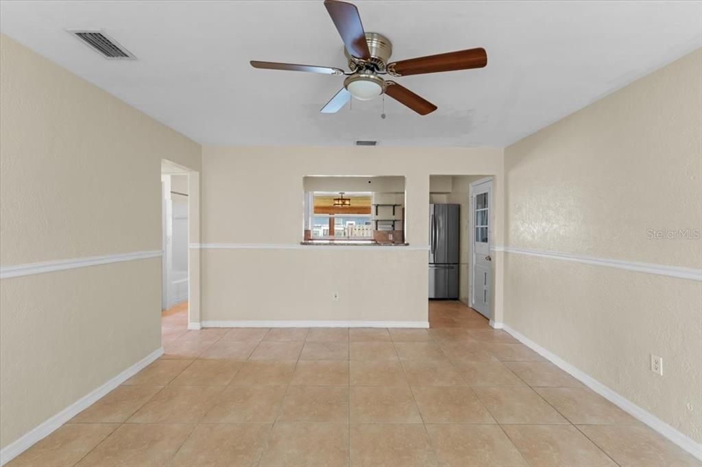 Recently Sold: $344,900 (2 beds, 1 baths, 864 Square Feet)