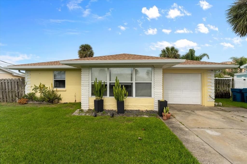 Recently Sold: $344,900 (2 beds, 1 baths, 864 Square Feet)