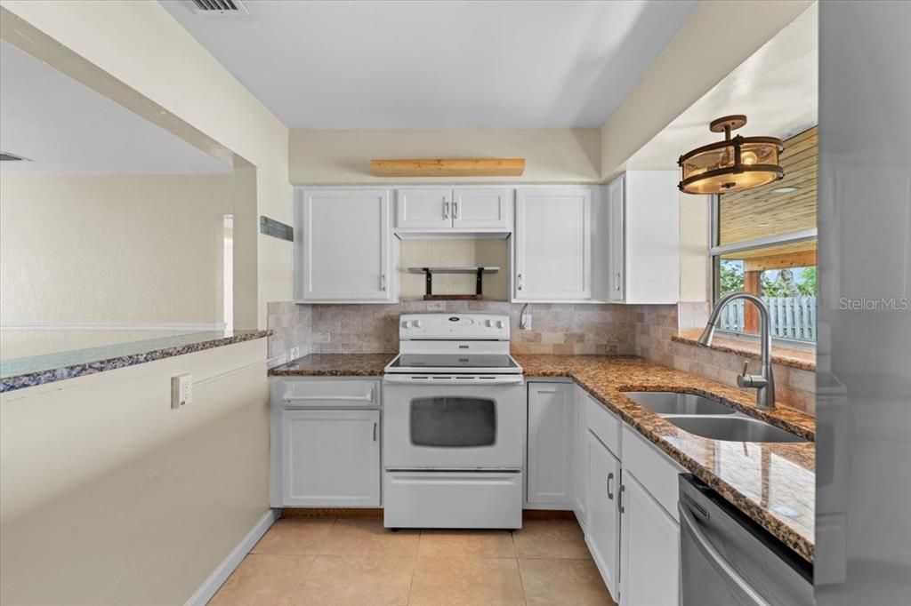 Recently Sold: $344,900 (2 beds, 1 baths, 864 Square Feet)