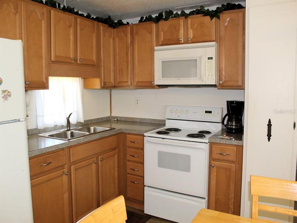 For Sale: $79,900 (2 beds, 2 baths, 672 Square Feet)