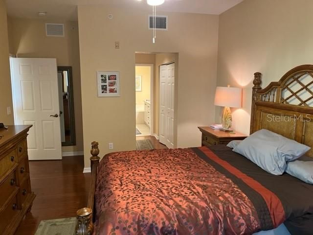 For Rent: $5,000 (2 beds, 2 baths, 1141 Square Feet)