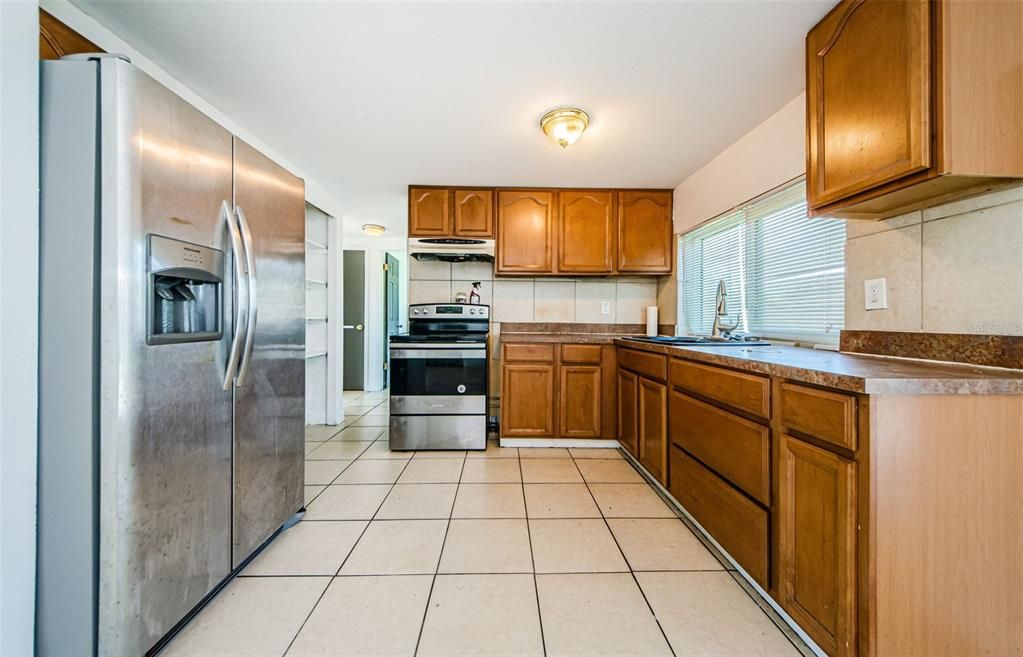 For Sale: $165,000 (2 beds, 1 baths, 848 Square Feet)