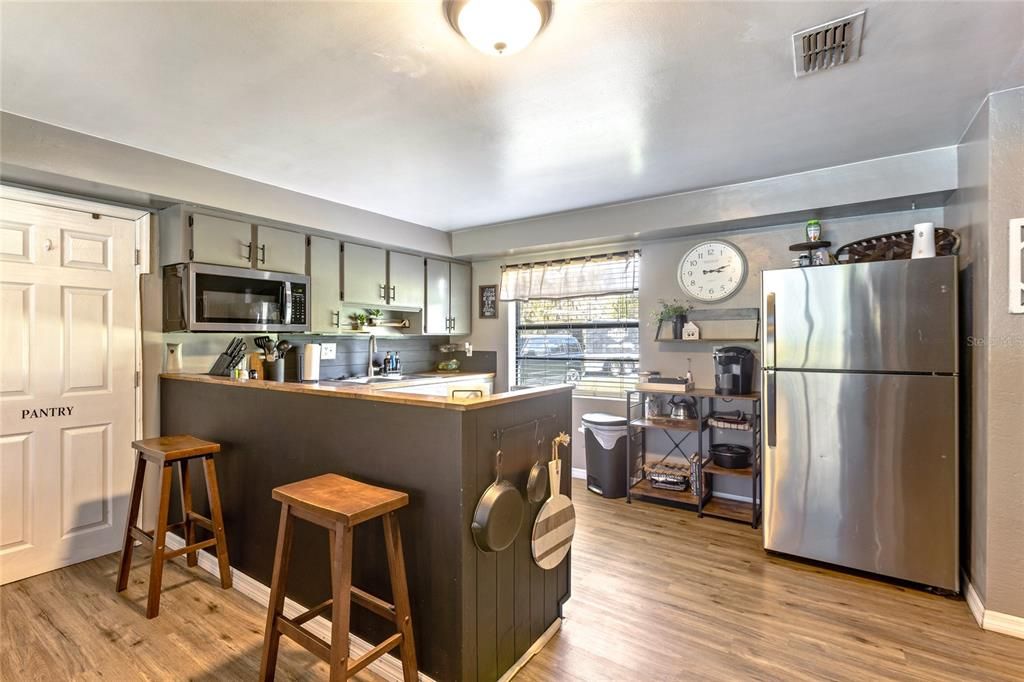 Active With Contract: $379,000 (3 beds, 2 baths, 1485 Square Feet)