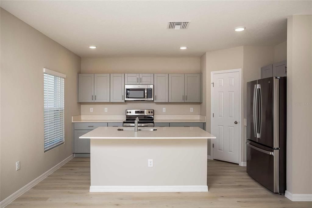 Active With Contract: $378,890 (5 beds, 3 baths, 2422 Square Feet)