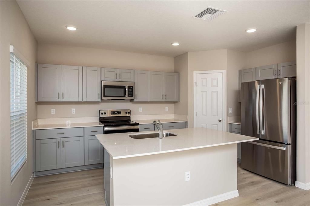Active With Contract: $378,890 (5 beds, 3 baths, 2422 Square Feet)