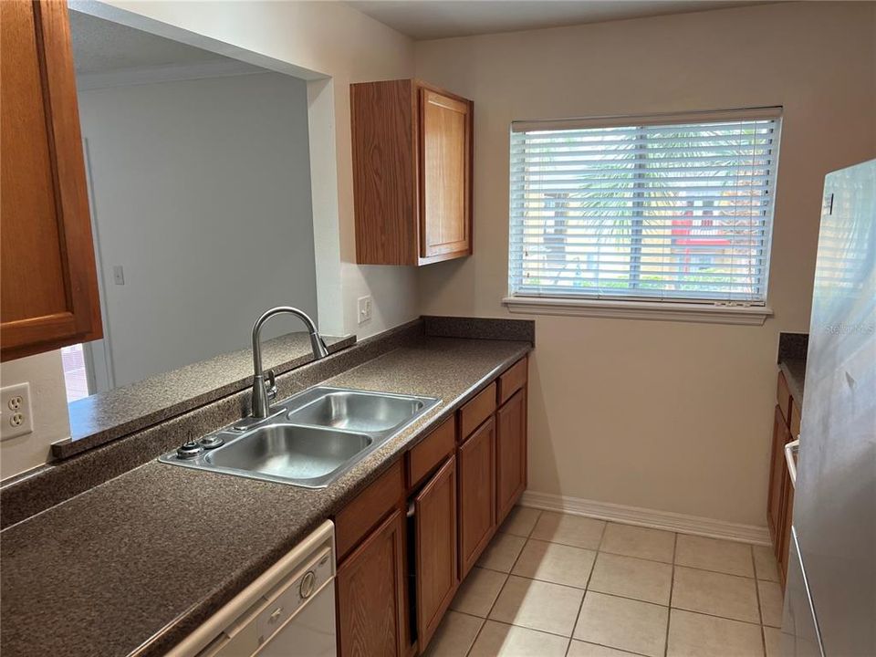 Active With Contract: $175,000 (1 beds, 1 baths, 765 Square Feet)