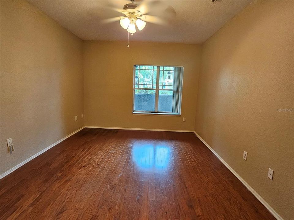 Active With Contract: $1,500 (1 beds, 1 baths, 1092 Square Feet)