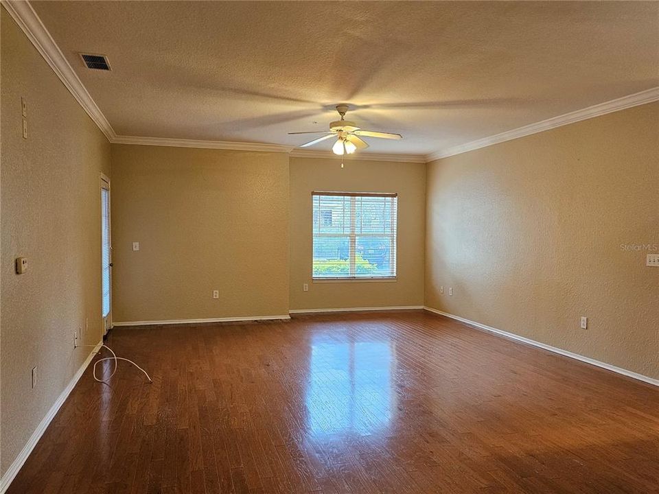 Active With Contract: $1,500 (1 beds, 1 baths, 1092 Square Feet)